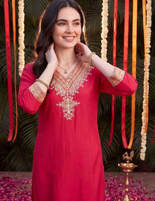 women ethnic motifs embroidered regular thread work kurta with trousers 3