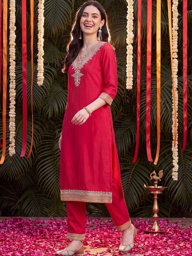 women ethnic motifs embroidered regular thread work kurta with trousers
