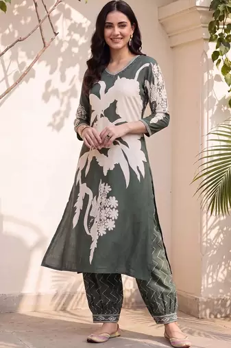 women floral printed regular kurta with trousers