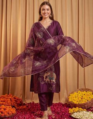 women ethnic motifs embroidered regular kurta with trousers & with dupatta 3