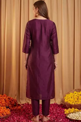 women ethnic motifs embroidered regular kurta with trousers & with dupatta
