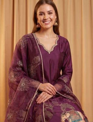 women ethnic motifs embroidered regular kurta with trousers & with dupatta 5