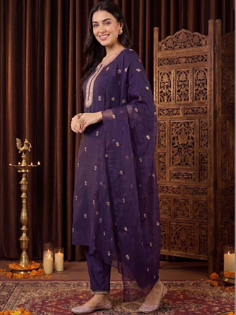 women ethnic motifs embroidered regular thread work kurta with trousers & with dupatta