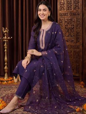 women ethnic motifs embroidered regular thread work kurta with trousers & with dupatta 2