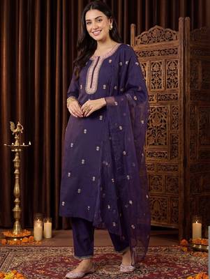 women ethnic motifs embroidered regular thread work kurta with trousers & with dupatta 4
