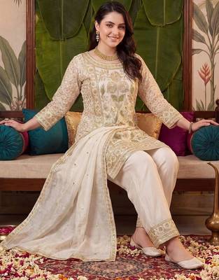 women floral embroidered regular kurta with trousers & with dupatta 1