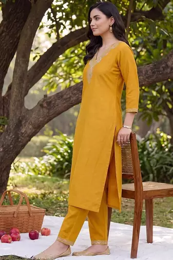 women ethnic motifs embroidered regular thread work kurta with trousers