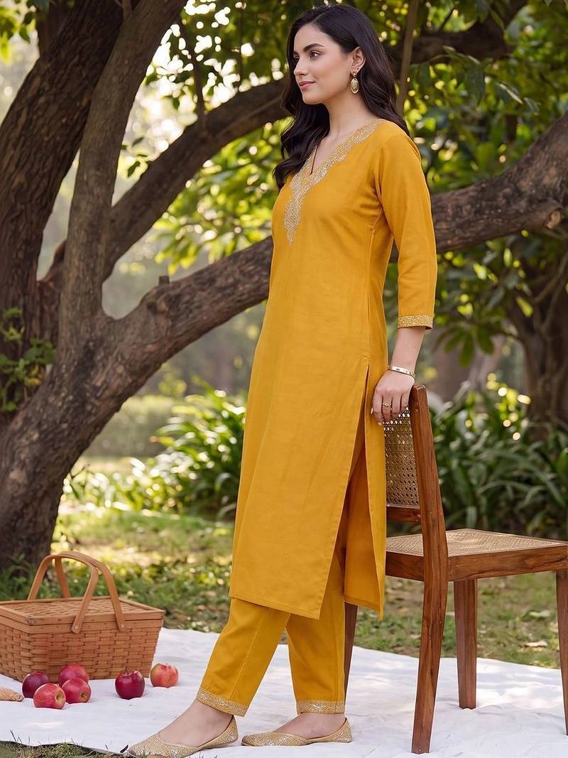 women ethnic motifs embroidered regular thread work kurta with trousers