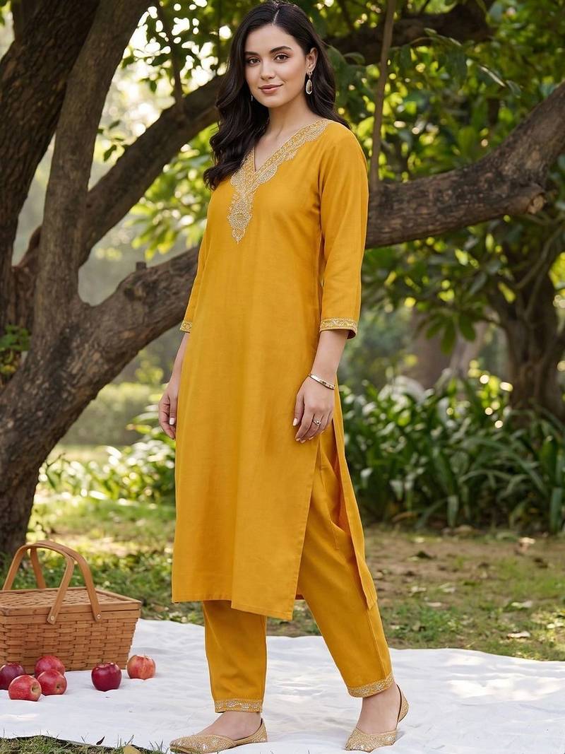 women ethnic motifs embroidered regular thread work kurta with trousers