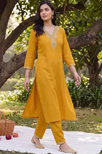 women ethnic motifs embroidered regular thread work kurta with trousers