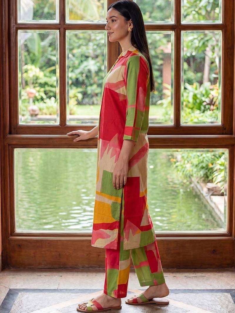 women printed regular cotton kurta with trousers