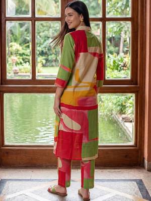 women printed regular cotton kurta with trousers 4