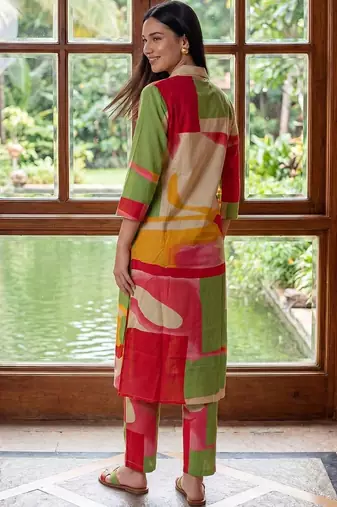women printed regular cotton kurta with trousers