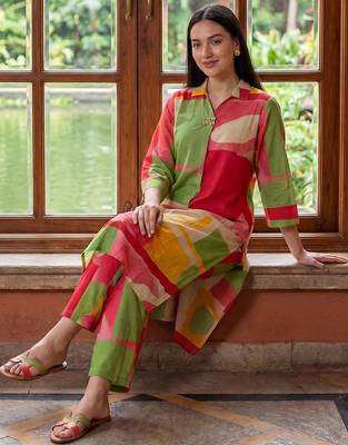 women printed regular cotton kurta with trousers 1