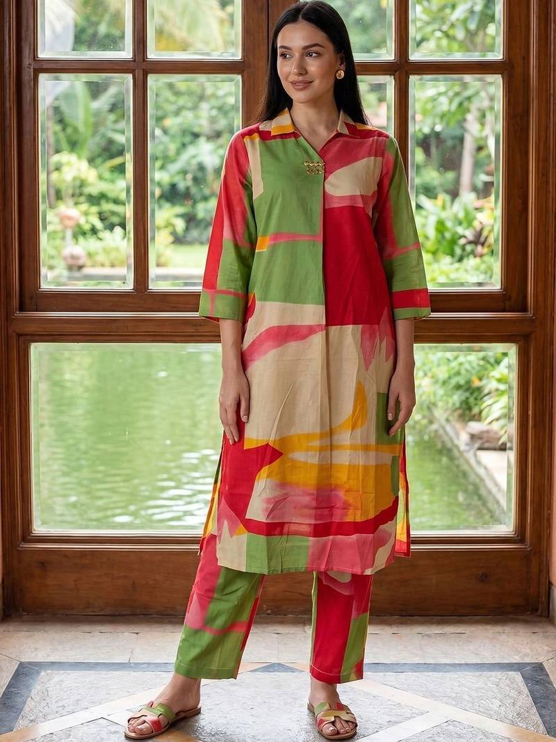 women printed regular cotton kurta with trousers