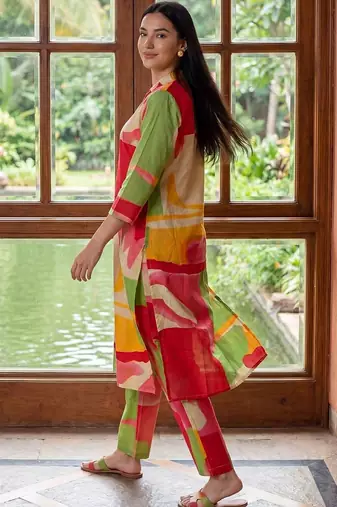 women printed regular cotton kurta with trousers