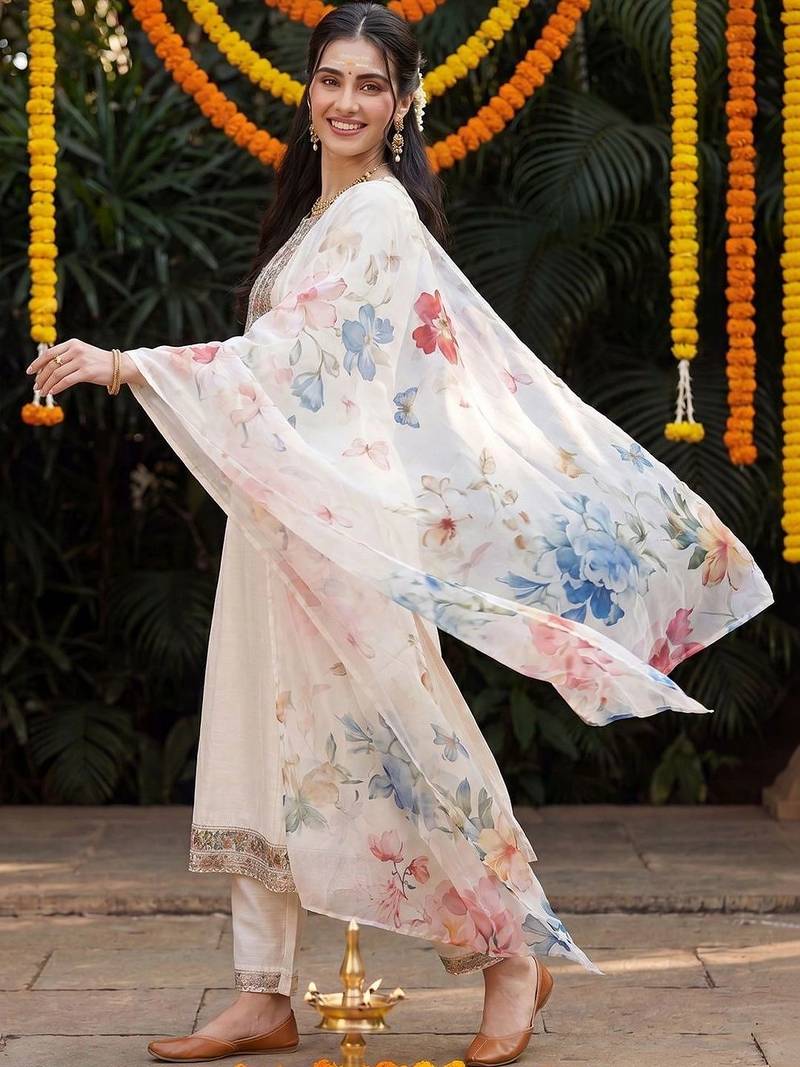 women floral embroidered regular thread work kurta with trousers & with dupatta