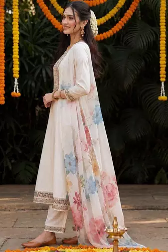 women floral embroidered regular thread work kurta with trousers & with dupatta
