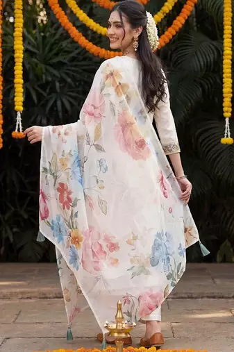 women floral embroidered regular thread work kurta with trousers & with dupatta