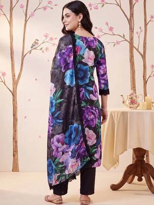 women floral printed regular kurta with trousers & with dupatta 5