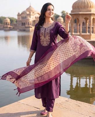 women ethnic motifs embroidered regular thread work kurta with trousers & with dupatta 1