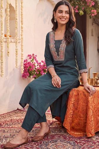 women ethnic motifs embroidered regular thread work kurta with trousers