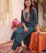 women ethnic motifs embroidered regular thread work kurta with trousers