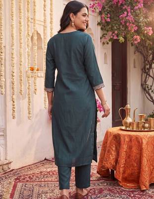 women ethnic motifs embroidered regular thread work kurta with trousers 6