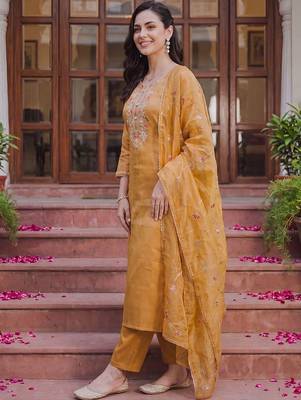 women ethnic motifs embroidered regular thread work liva kurta with trousers & with dupatta 2