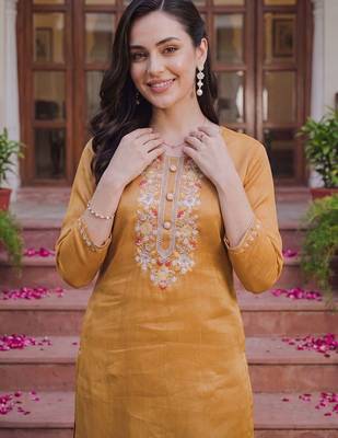 women ethnic motifs embroidered regular thread work liva kurta with trousers & with dupatta 3