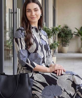 women floral printed regular cotton kurta with trousers 1