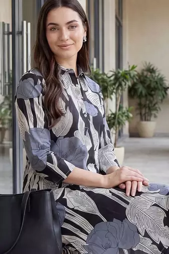 women floral printed regular cotton kurta with trousers