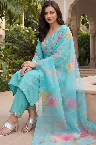 women floral embroidered regular thread work kurta with trousers & with dupatta