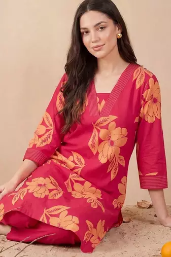 women floral printed regular thread work cotton kurta with trousers