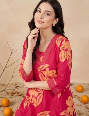 women floral printed regular thread work cotton kurta with trousers 3