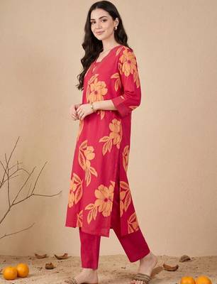 women floral printed regular thread work cotton kurta with trousers 4