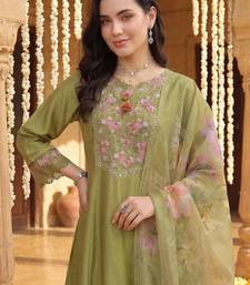 women floral embroidered regular thread work liva kurta with palazzos & with dupatta