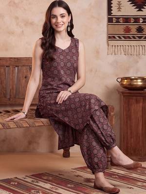 women ethnic motifs printed regular cotton kurta with patiala 5