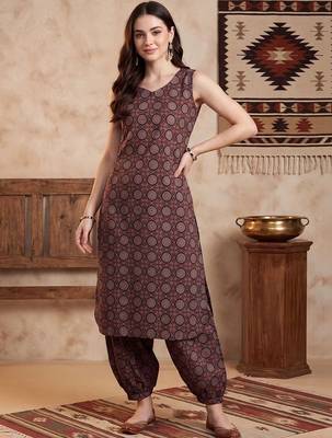women ethnic motifs printed regular cotton kurta with patiala 6