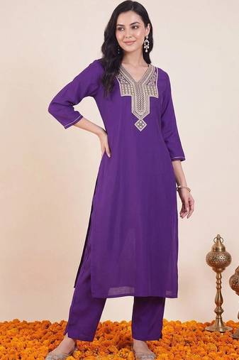 women ethnic motifs embroidered regular thread work kurta with trousers