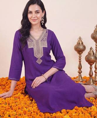 women ethnic motifs embroidered regular thread work kurta with trousers 2