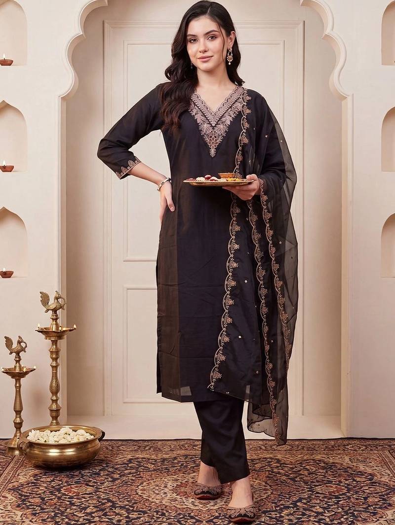 women ethnic motifs embroidered regular thread work kurta with trousers & with dupatta