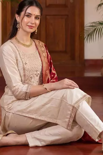 women ethnic motifs embroidered regular kurta with trousers & with dupatta