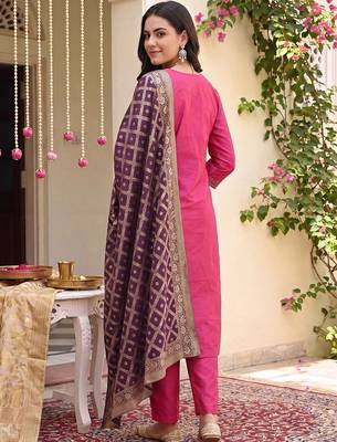 women ethnic motifs embroidered regular thread work kurta with trousers & with dupatta 3