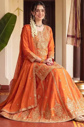 women ethnic motifs embroidered regular kurta with sharara & with dupatta