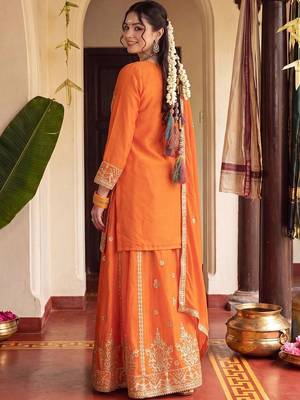 women ethnic motifs embroidered regular kurta with sharara & with dupatta 4