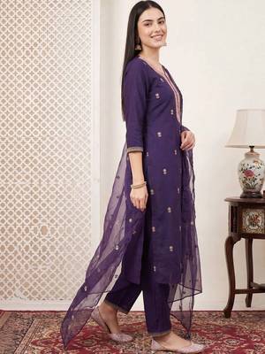 women ethnic motifs embroidered regular thread work kurta with trousers & with dupatta 3