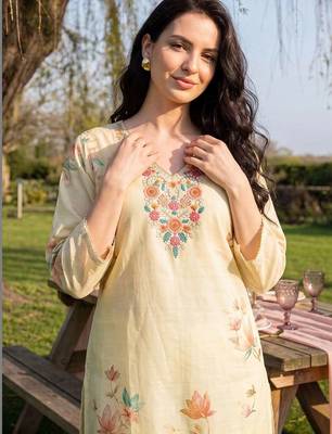 women floral printed regular thread work linen kurta with trousers & with dupatta 3