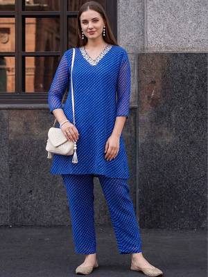 women leheriya printed regular kurti with trousers 6