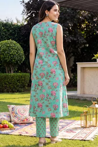 women floral printed regular cotton kurta with trousers